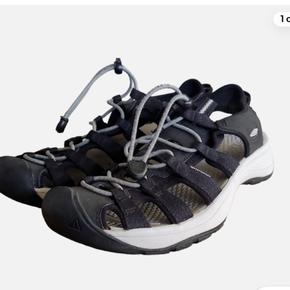 KEEN Women Black and Grey Astoria West Hiking Sandals, Size 10 wore them twice